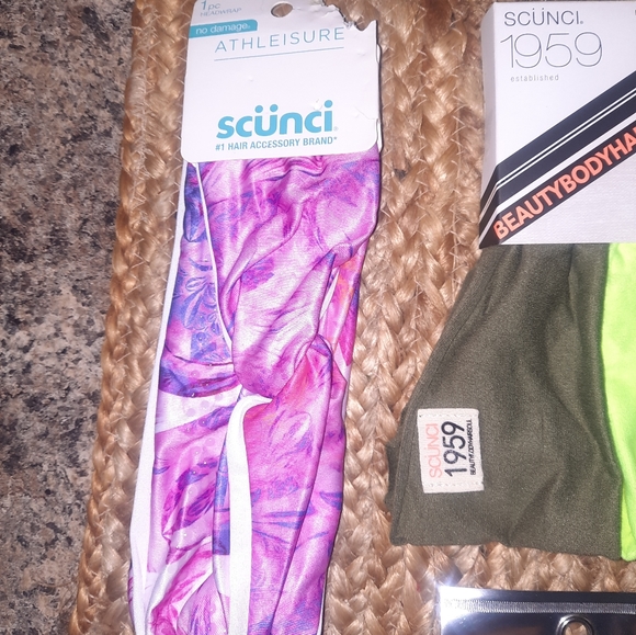 New assorted head wraps and hair accessories - Picture 2 of 8